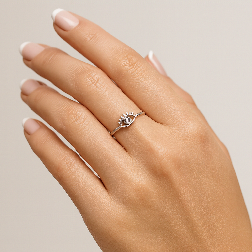 Iris — anello regolabile in acciaio inox con zircone e design occhio