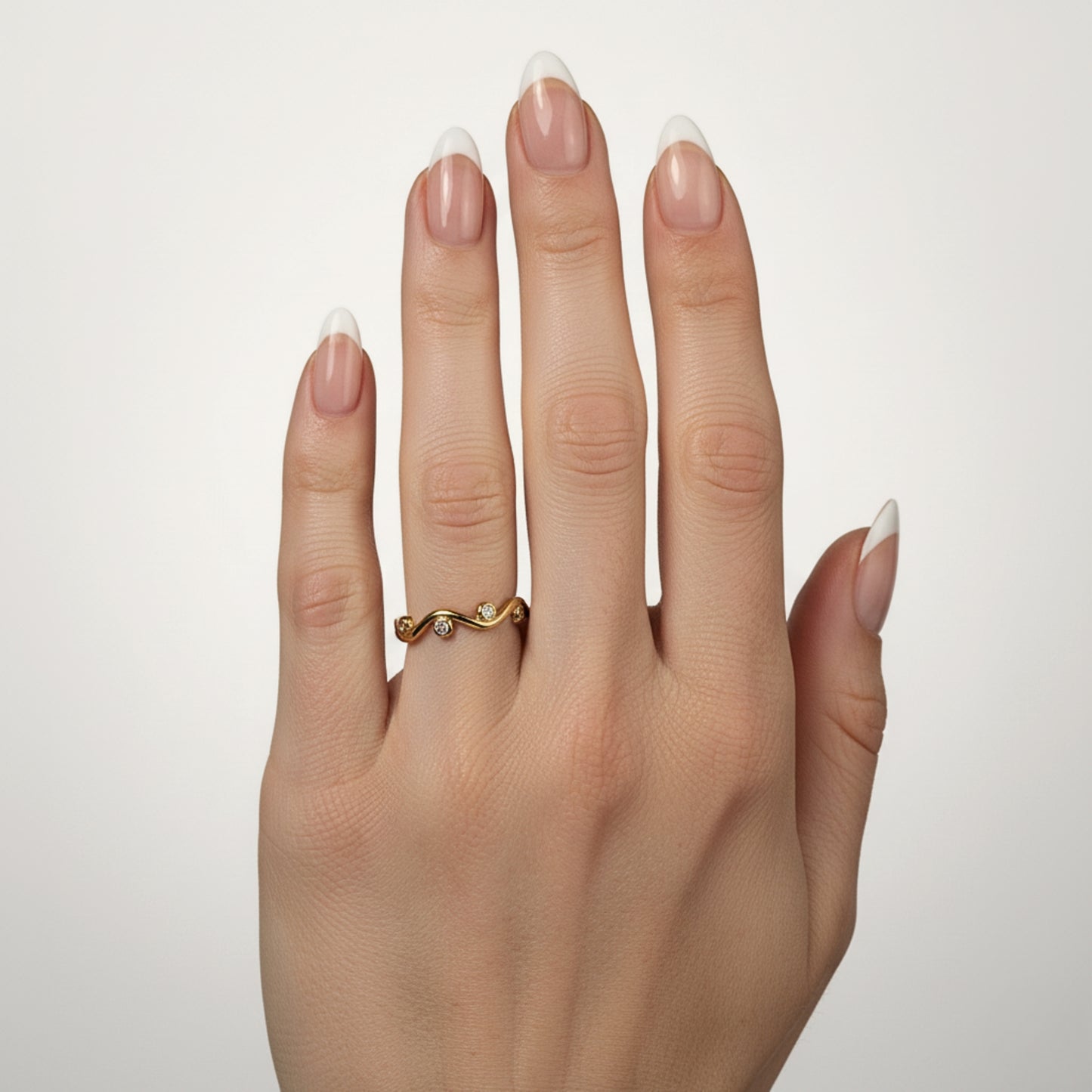 Anello Lulie in Acciaio Inox – Linee Morbide e Luce Delicata