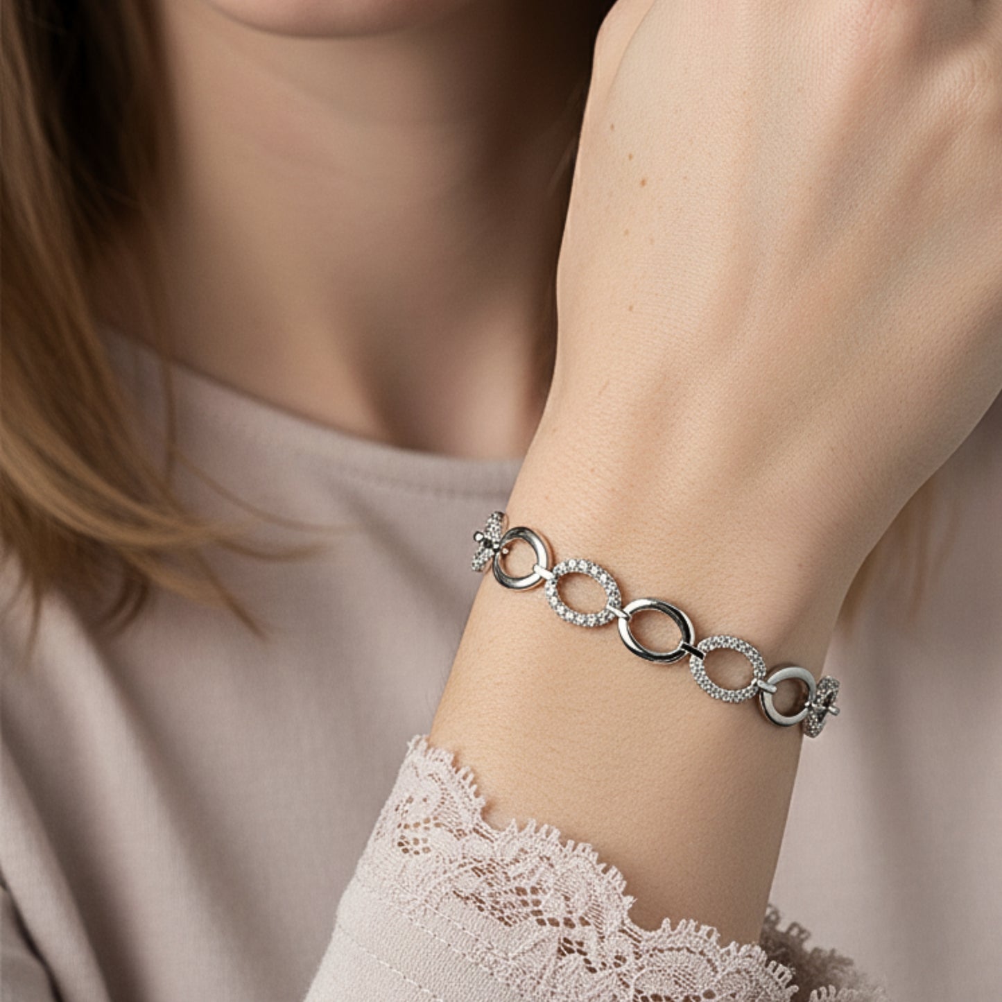 Bracciale Loop in Acciaio Inox con Zirconi