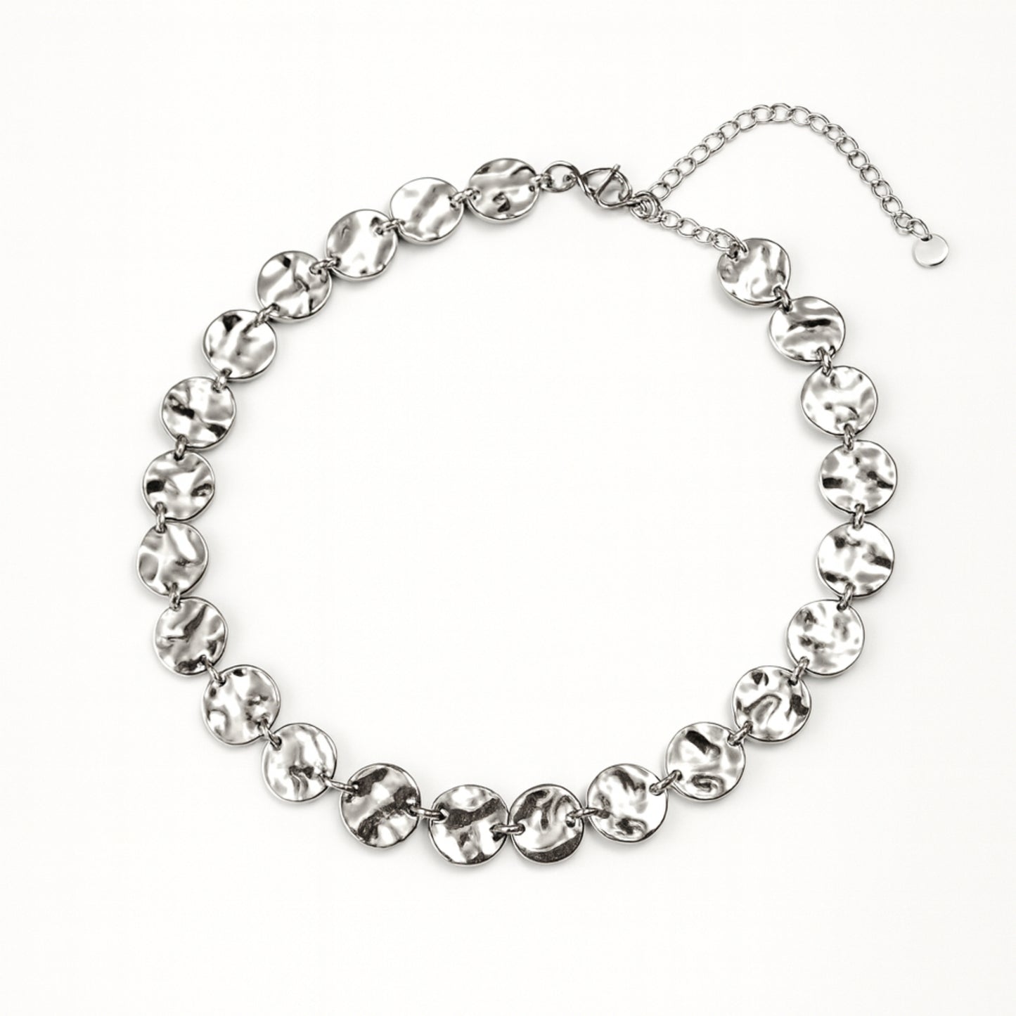 Choker Martellati in Acciaio Inox – Texture e Luminosità Sculpt