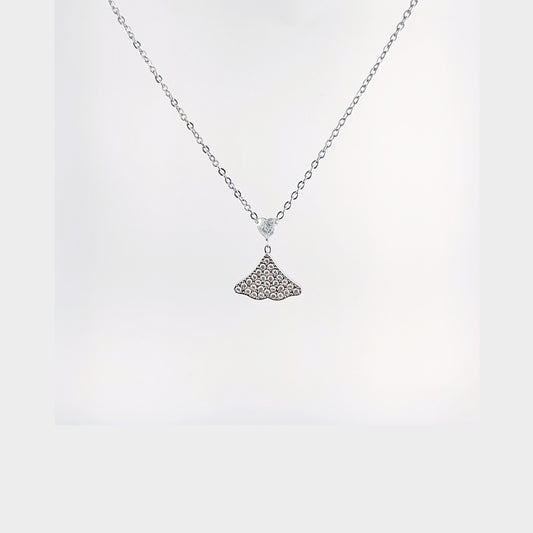 Collana Ginkgo Chic in Acciaio Inox – Ciondolo Brillante a Forma di Foglia Ginkgo