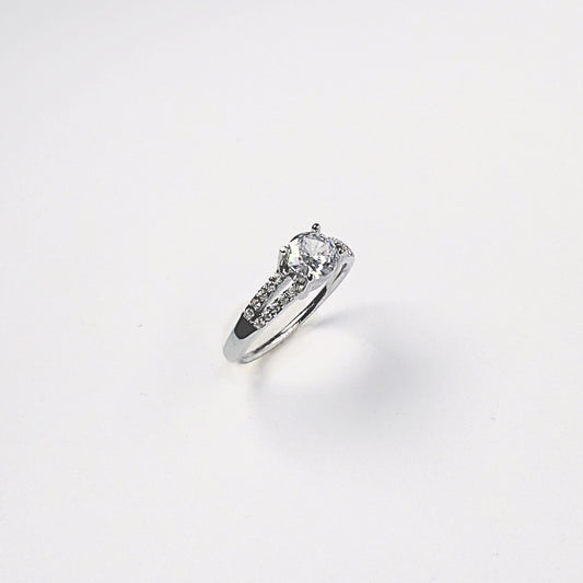 Vega — anello solitario regolabile in acciaio inox