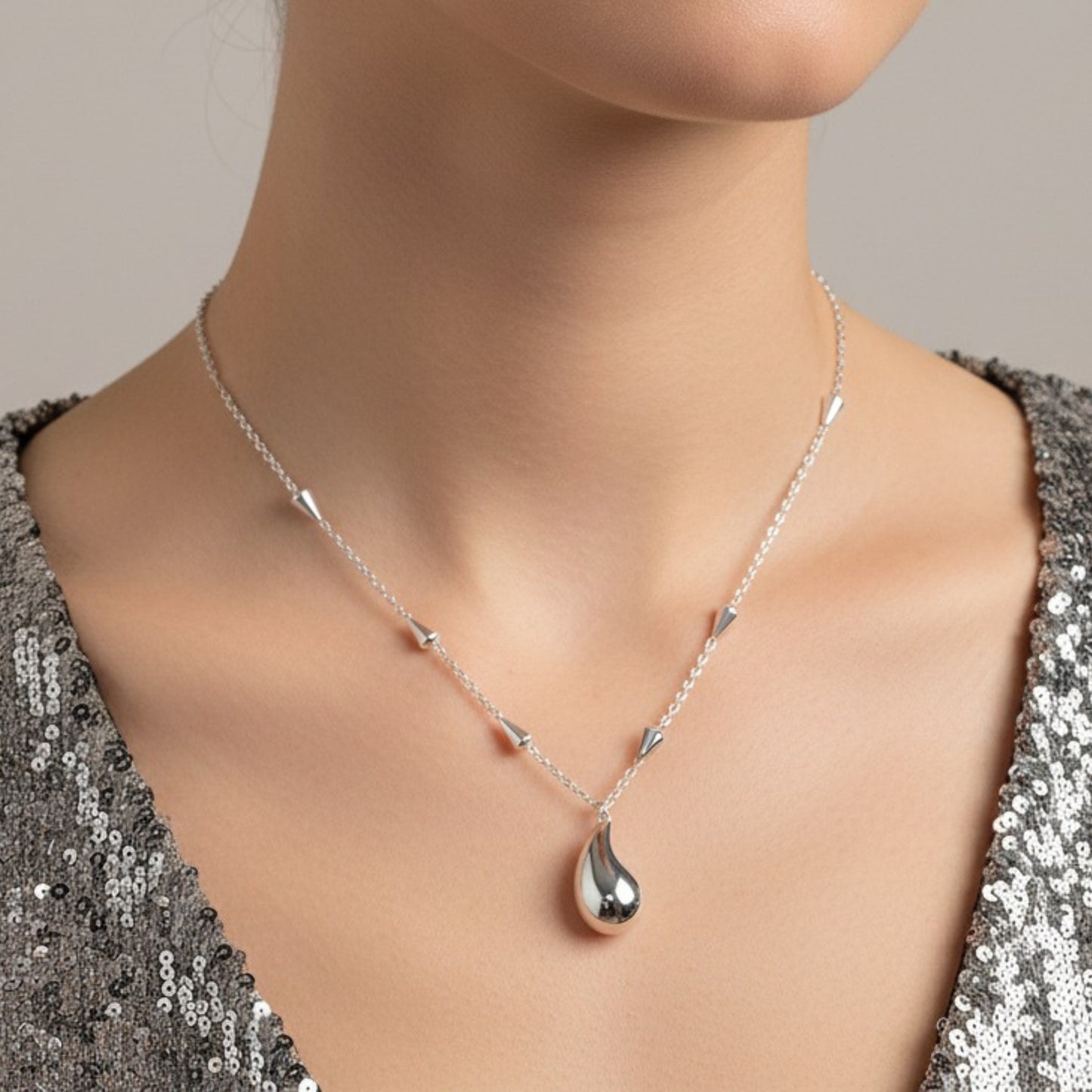 Collana Goccia Drop Bold in Acciaio Inox – Design e Look Moderno