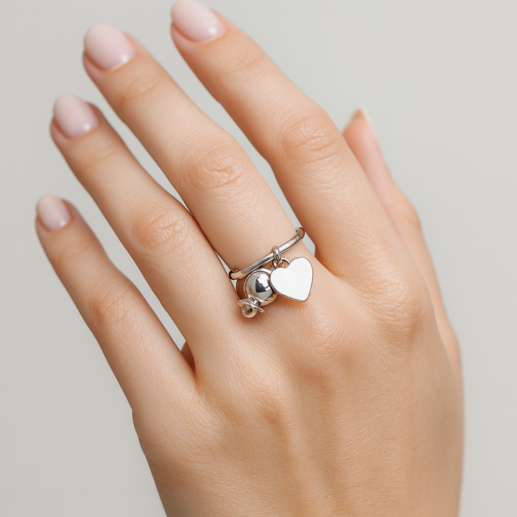 Anello Heart & Bell in Acciaio Inox – Charm Cuore e Campanella