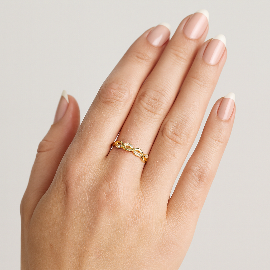 Anello Infinity Shine in Acciaio Inox – Design Intrecciato Brillante