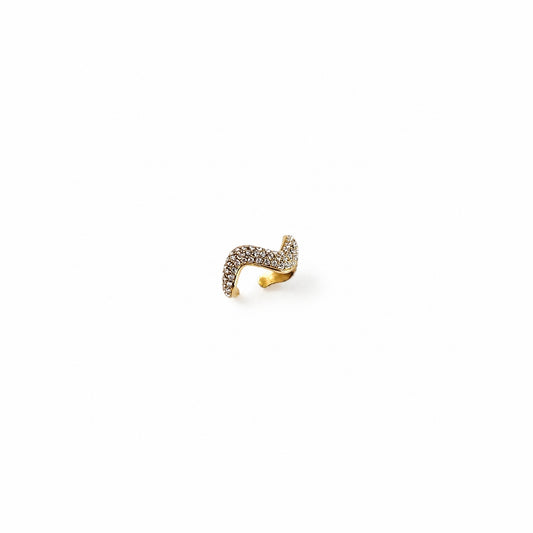 Ear cuff LOVI indossato sul bordo dell’orecchio