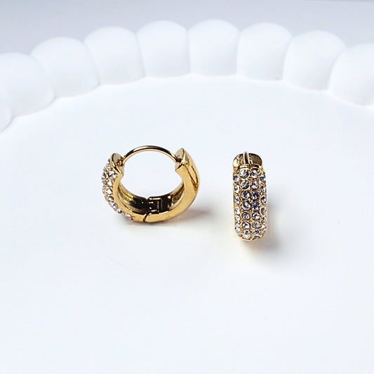 Vega Mini Hoops · Orecchini a cerchio in acciaio inox con pavé di strass