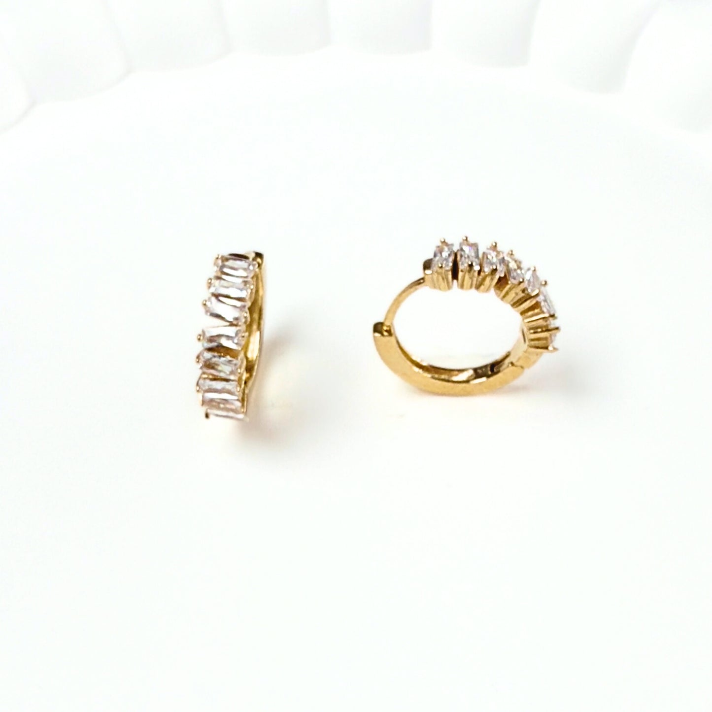 Baguette Hoops · Orecchini a cerchio in acciaio inox con pietre baguette