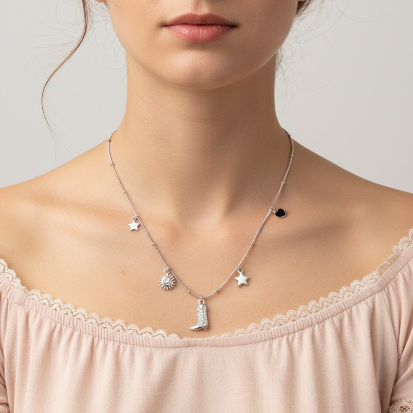 Collana Cosmo Cowgirl in Acciaio Inox – Stile Western Chic con Ciondoli Astro e Stivale