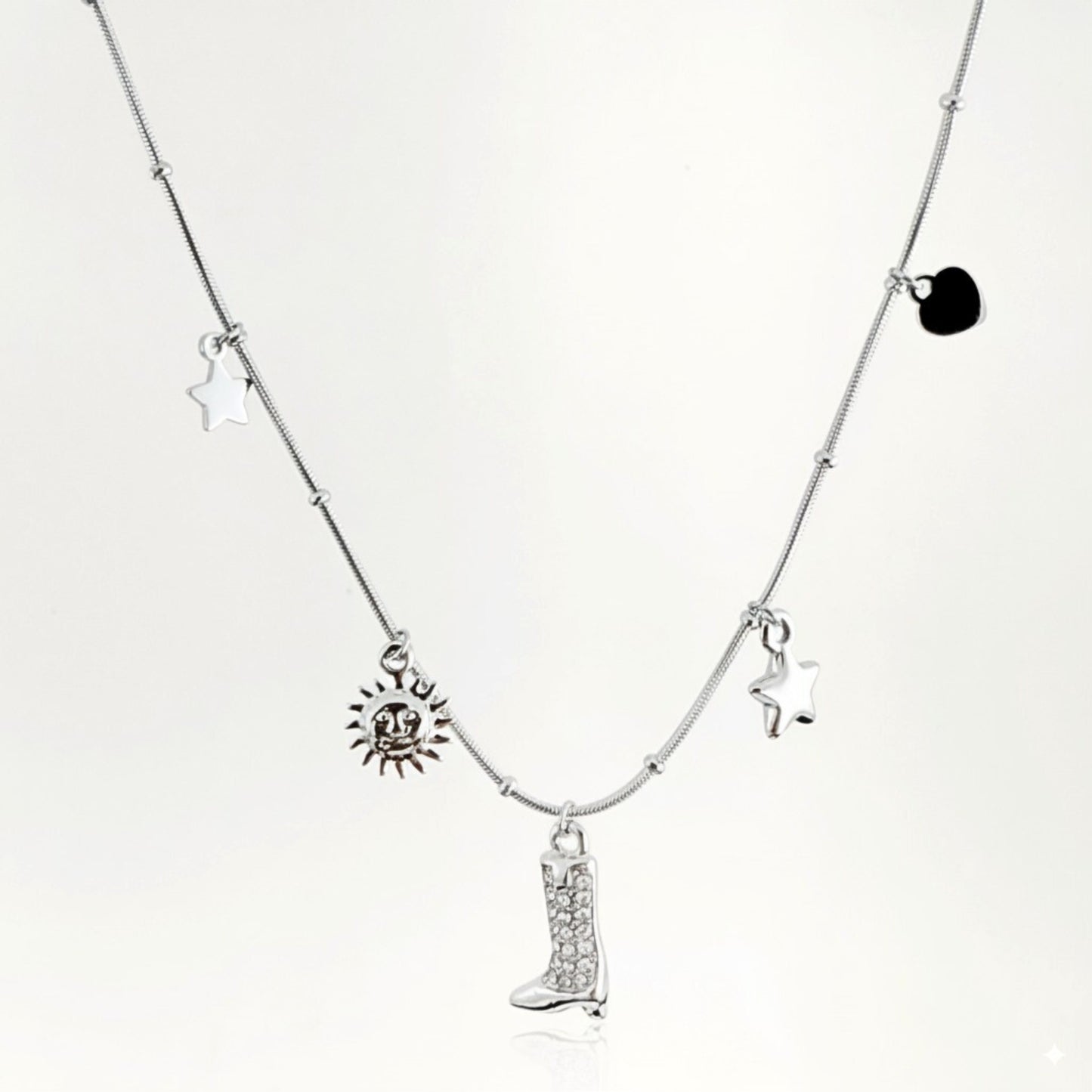 Collana Cosmo Cowgirl in Acciaio Inox – Stile Western Chic con Ciondoli Astro e Stivale