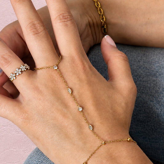 Nives — Baciamano Dorato in Acciaio Inox con Charm Ovali