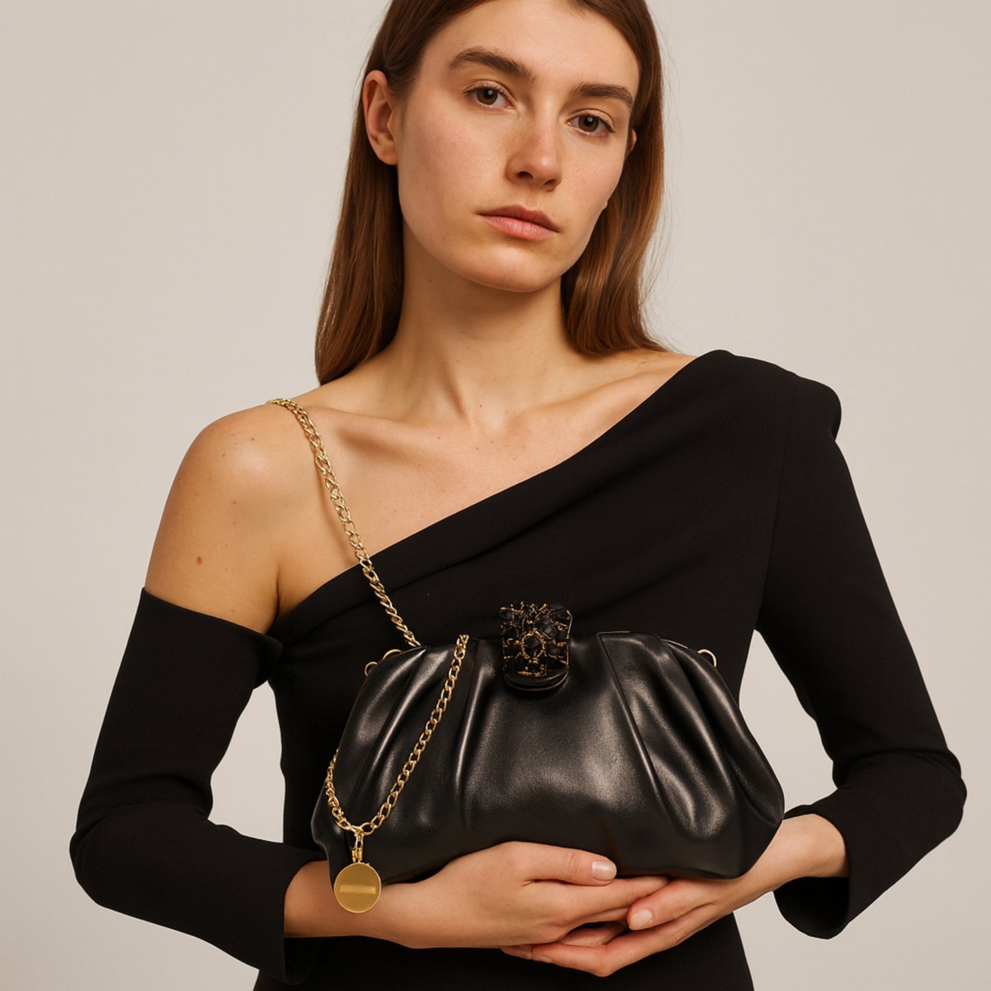 Velour Noir – Clutch nero con cristalli | Mimi Mua Firenze