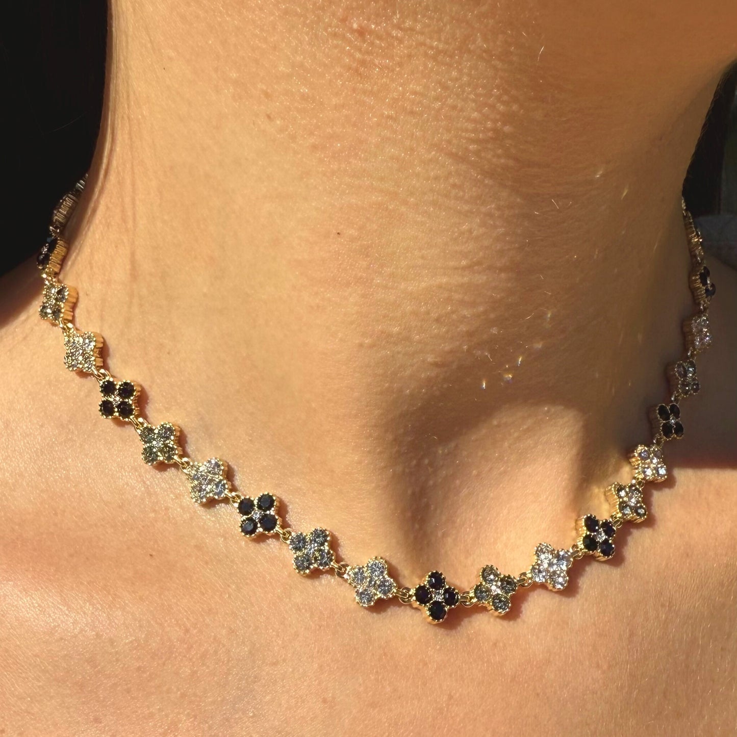 Collana Noir Bloom Petal in Acciaio Inox | Elegante e Trendy