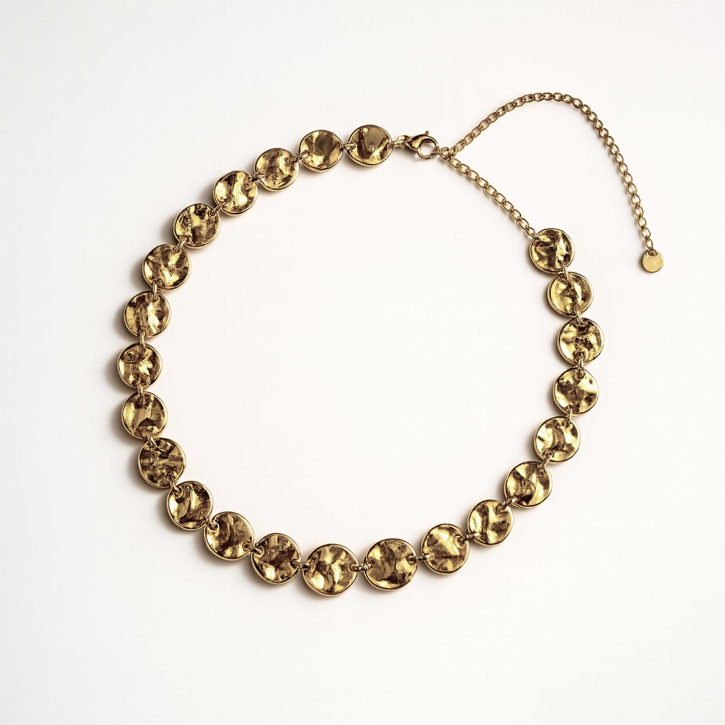 Choker Martellati in Acciaio Inox – Texture e Luminosità Sculpt
