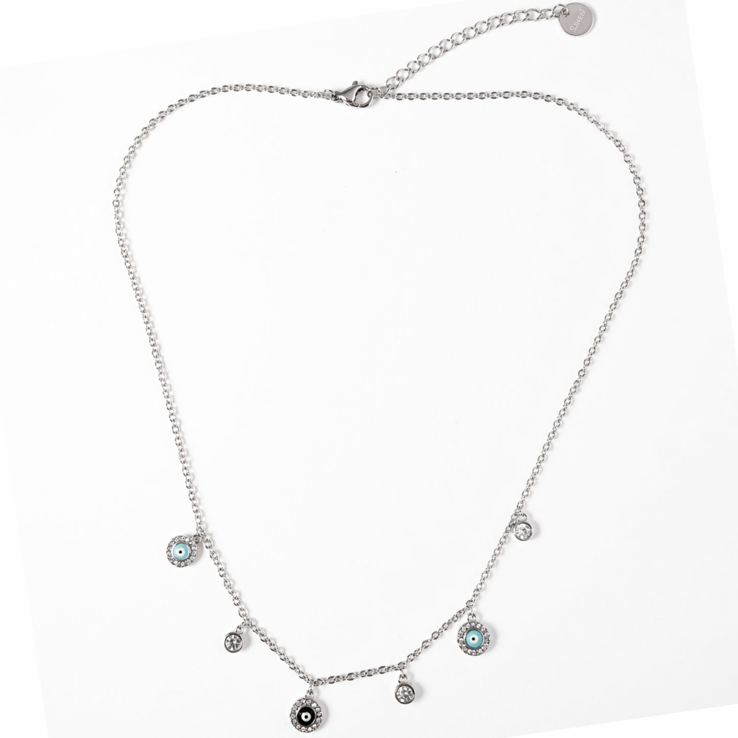 Collana Aegis in acciaio inox con charms occhio portafortuna e cristalli su sfondo chiaro