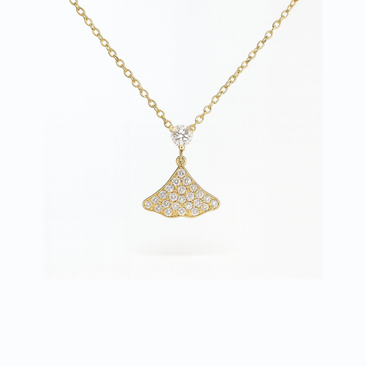 Collana Ginkgo Chic in Acciaio Inox – Ciondolo Brillante a Forma di Foglia Ginkgo