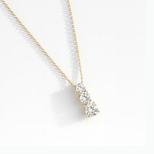 Collana Trinity Glow in Acciaio Inox – Tre Pietre Brillanti, Stile Elegante