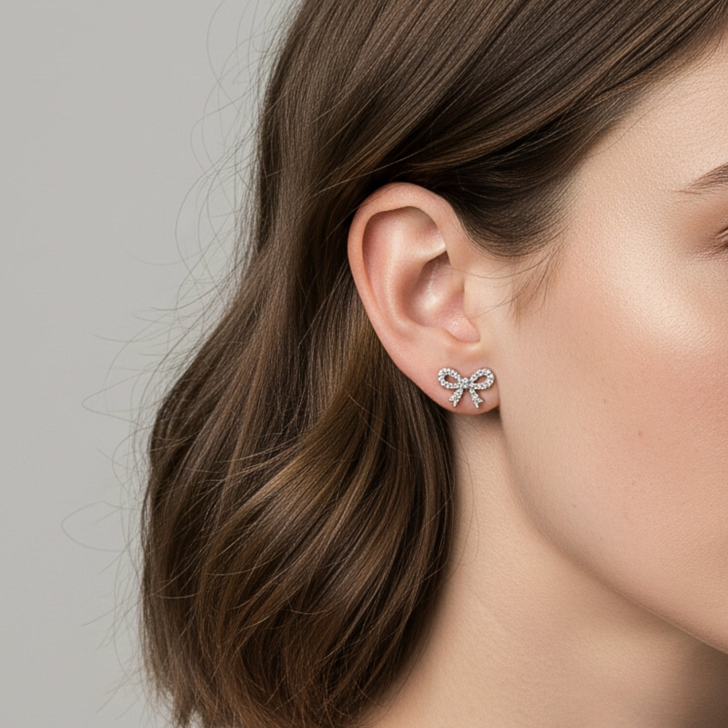 Orecchini “Fiocco” in Acciaio Inox – Delicatezza e brillantezza