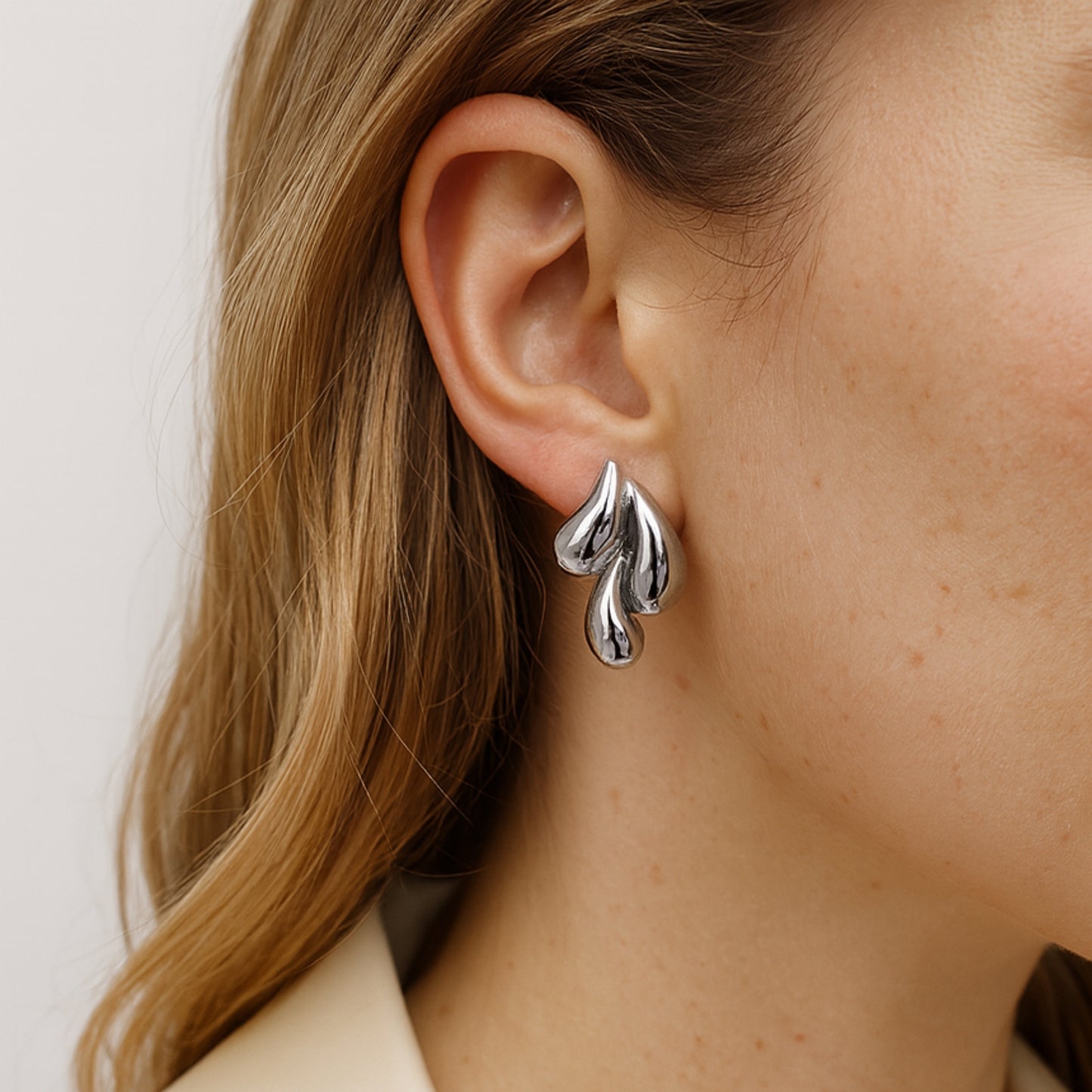 Orecchini Liquidi in Acciaio Inox – Design Moderno e Chic