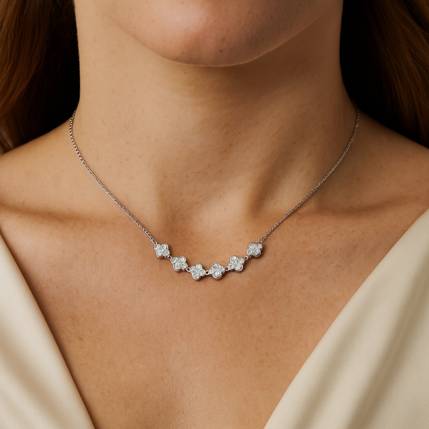 Collana Blossom Line in Acciaio Inox – Fiori Brillanti in Serie Elegante