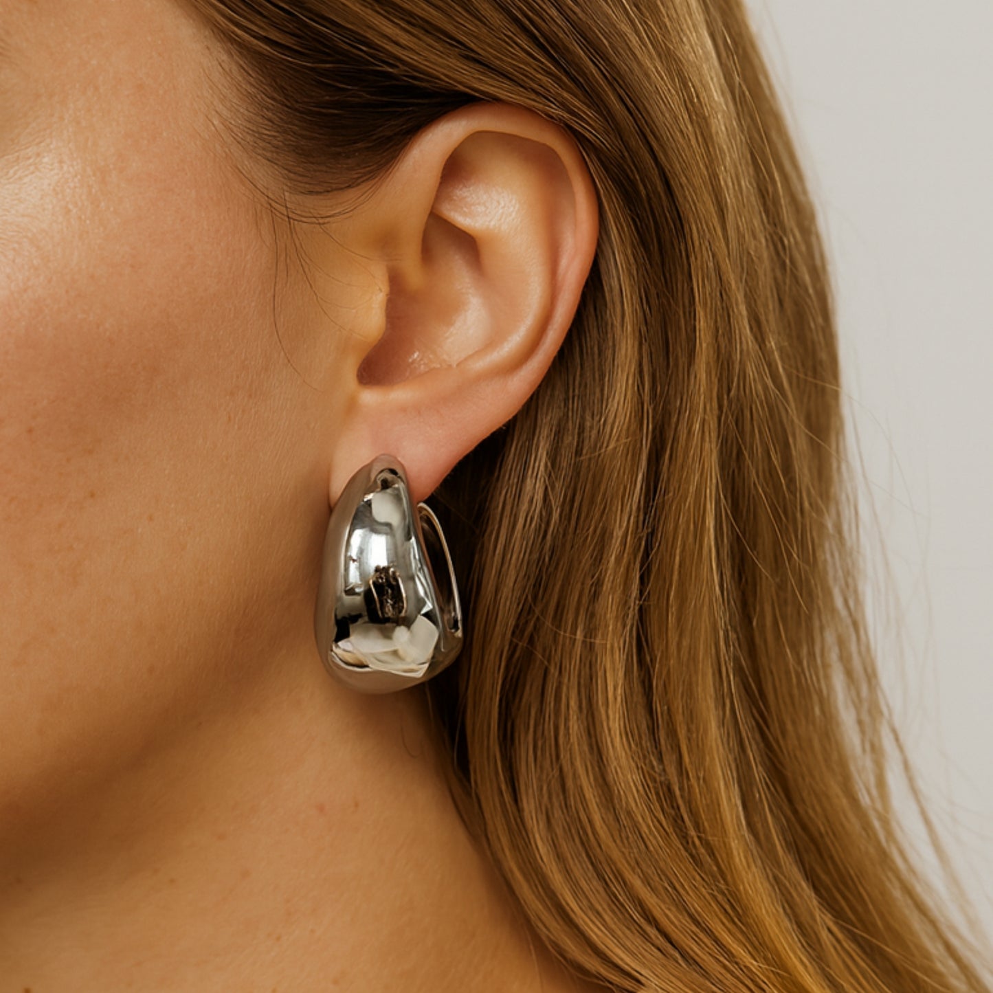 Orecchini Mezzaluna in Acciaio Inox – Cerchi Bold Eleganti