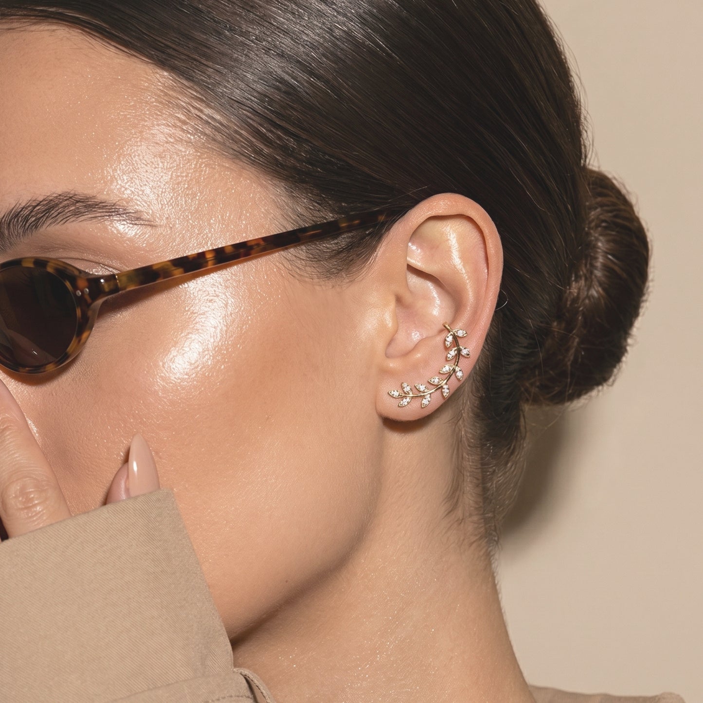 Ear Cuff Nenina · Acciaio Inox Dorato con Strass Foglia