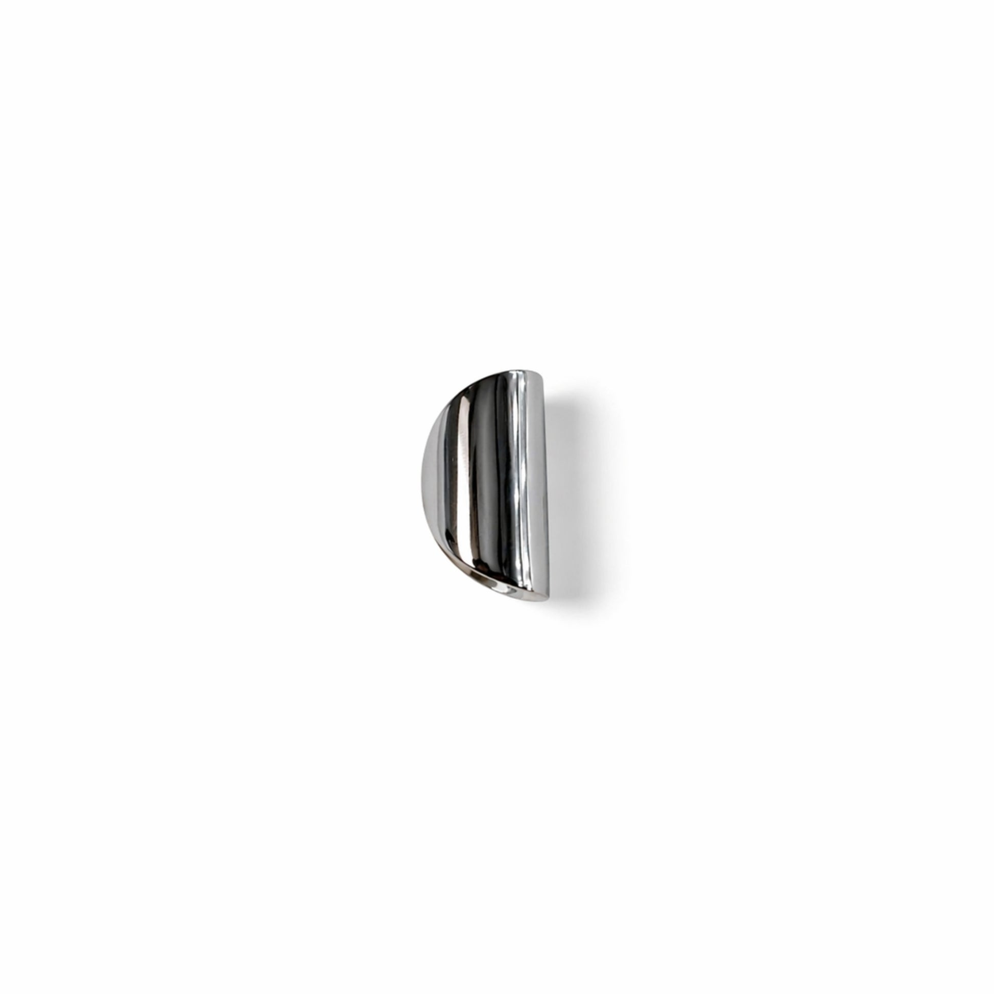 Dettaglio TUBI – ear cuff voluminoso lucido