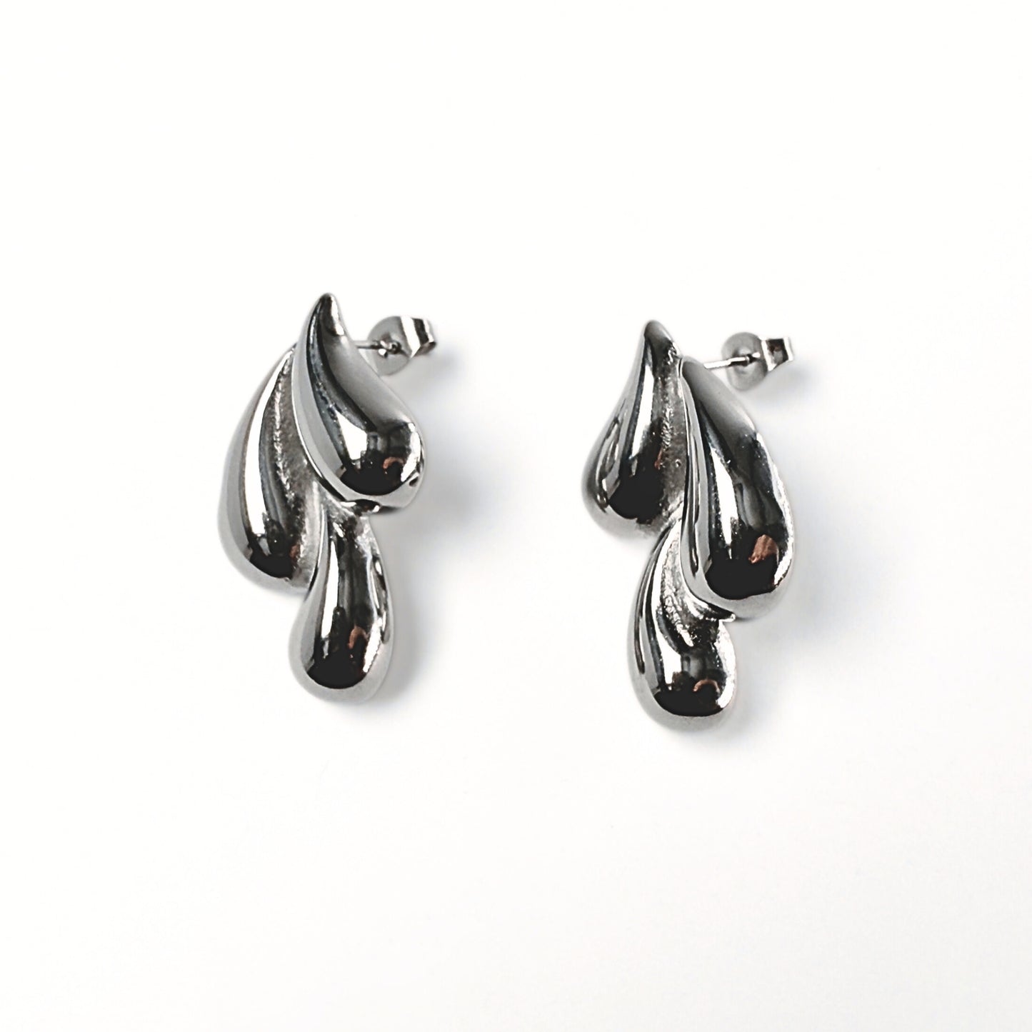 Orecchini Liquidi in Acciaio Inox – Design Moderno e Chic