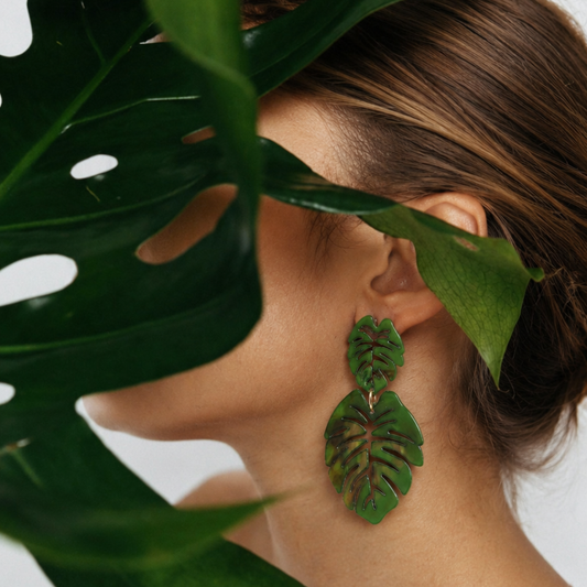 Orecchini statement Selva con design foglia monstera