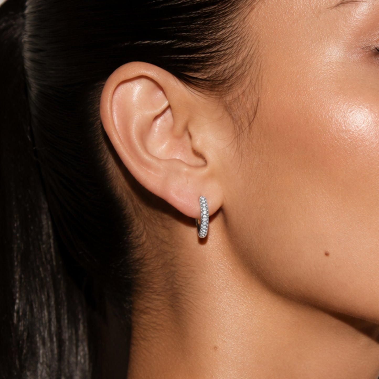 Vega Mini Hoops · Orecchini a cerchio in acciaio inox con pavé di strass