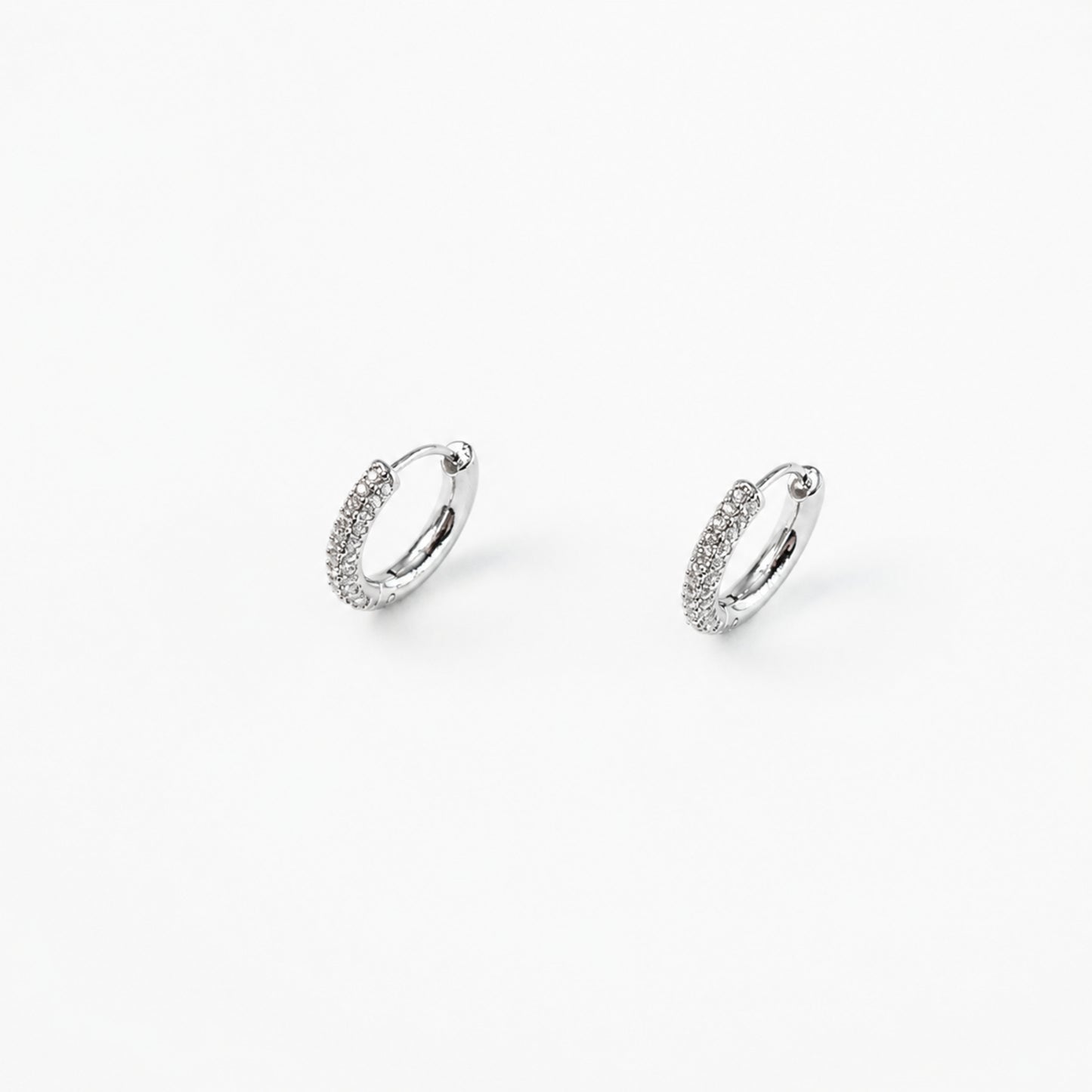 Vega Mini Hoops · Orecchini a cerchio in acciaio inox con pavé di strass