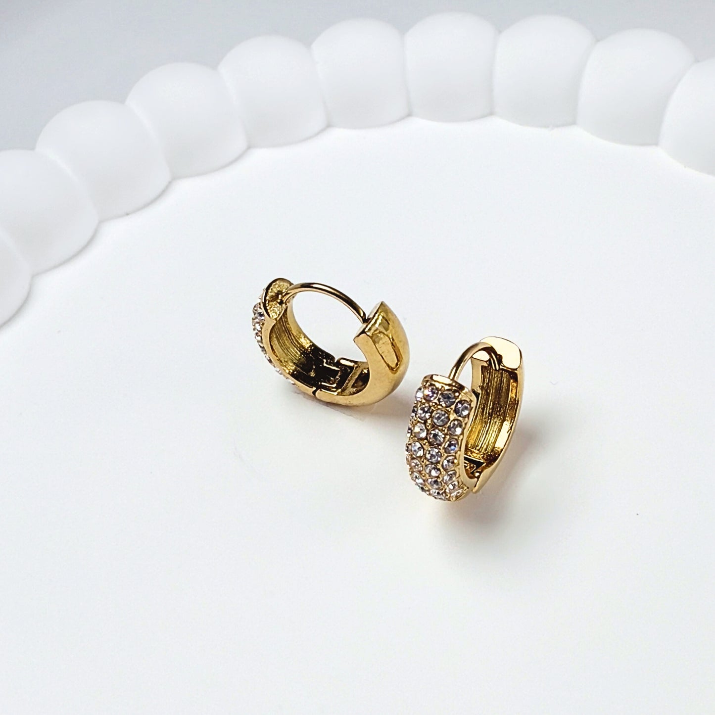 Vega Mini Hoops · Orecchini a cerchio in acciaio inox con pavé di strass