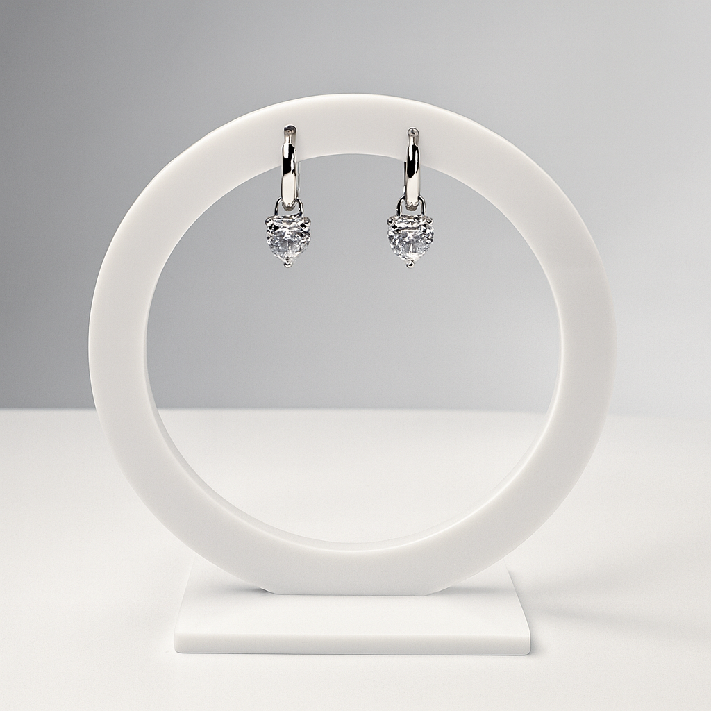 Heart Hoops · Orecchini a cerchio dorati con pendente cuore in strass
