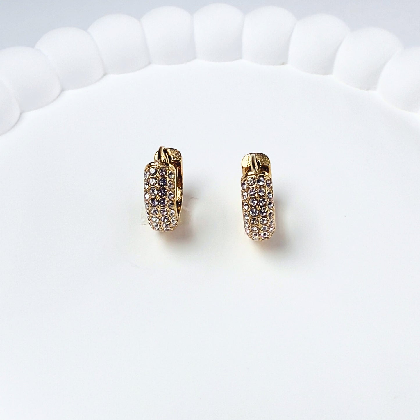 Vega Mini Hoops · Orecchini a cerchio in acciaio inox con pavé di strass