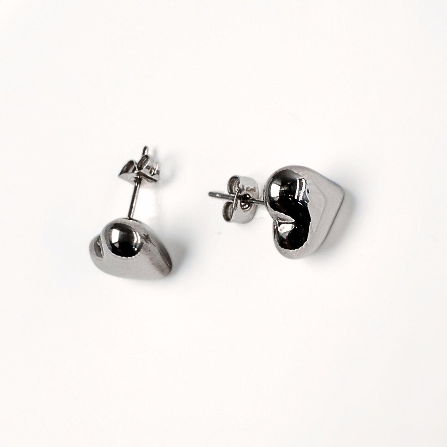 Iconic Heart · Orecchini a cuore in acciaio inox | 10mm