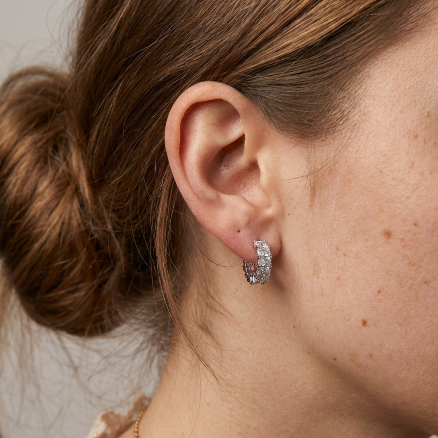 Raffina · Orecchini eleganti con zirconi luminosi in acciaio inossidabile