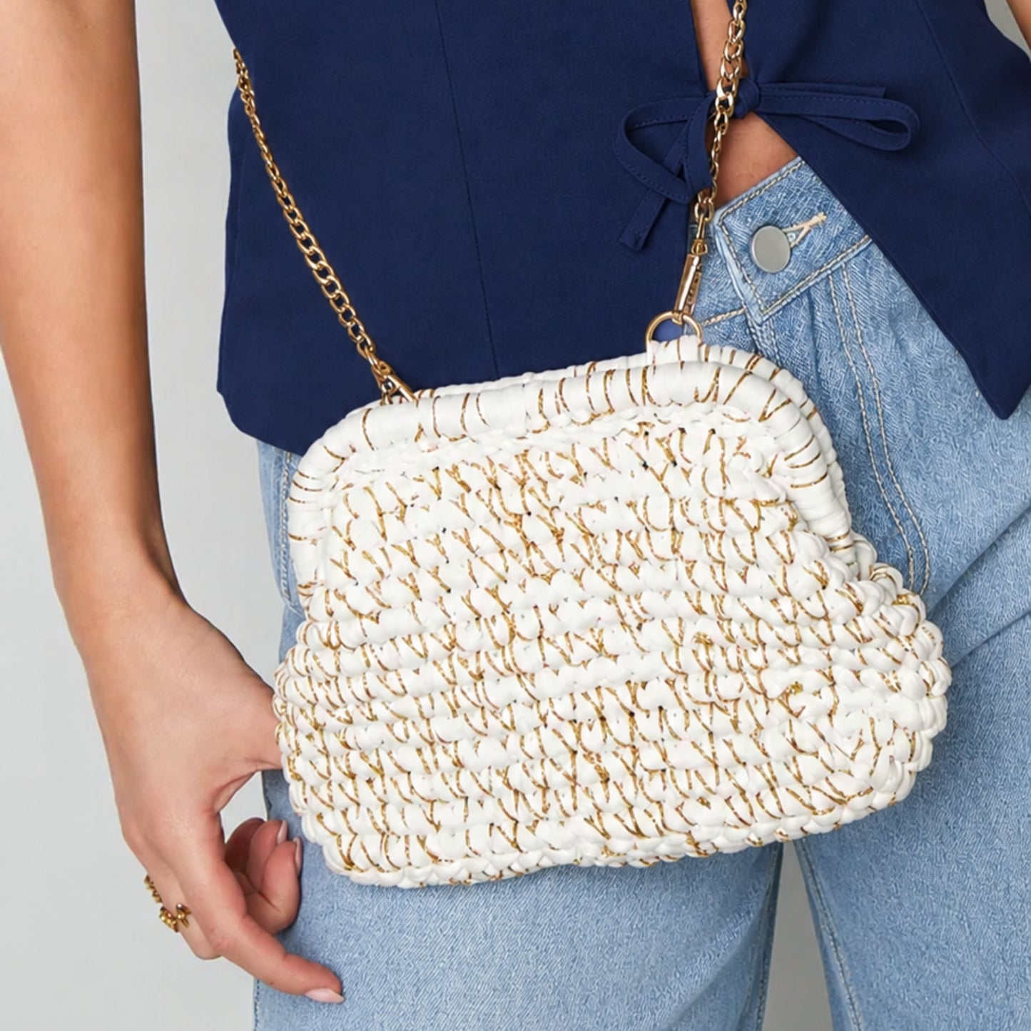 Meringa Bag | Borsa crochet bianca con filo Dorato e Catena