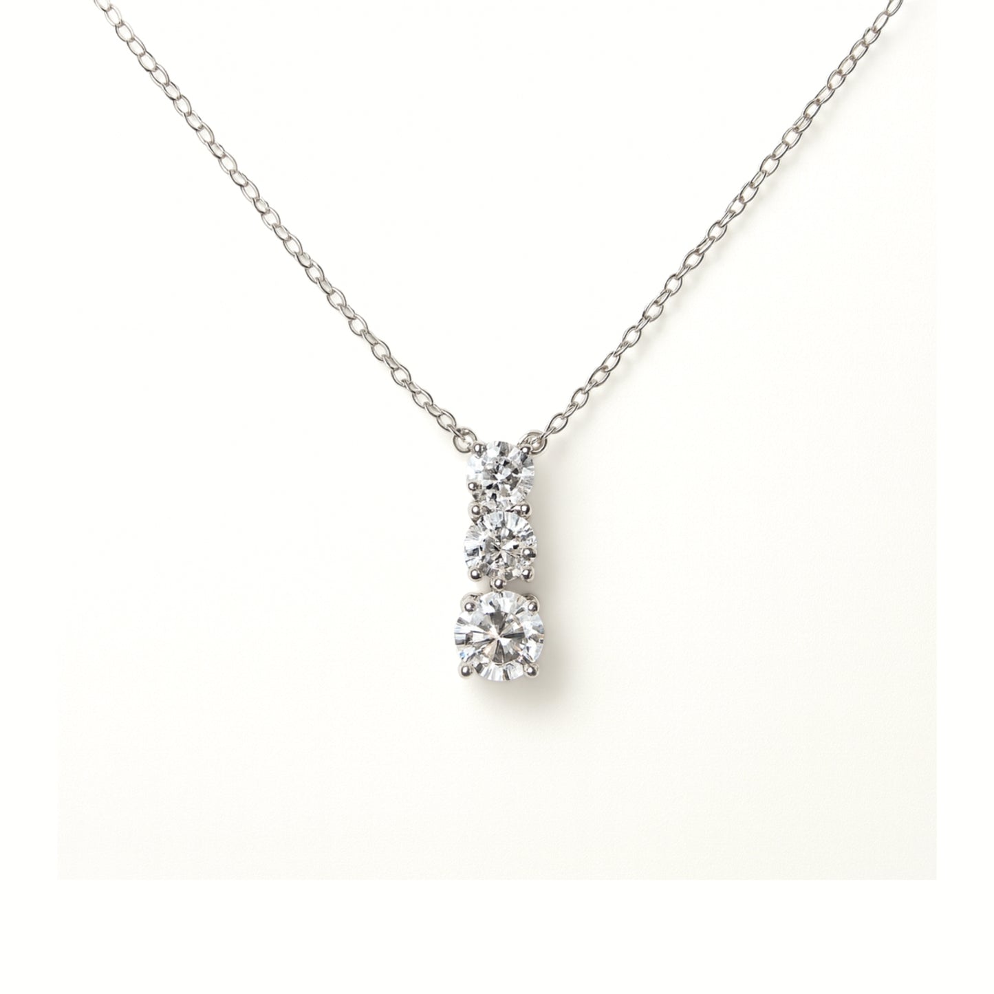 Collana Trinity Glow in Acciaio Inox – Tre Pietre Brillanti, Stile Elegante