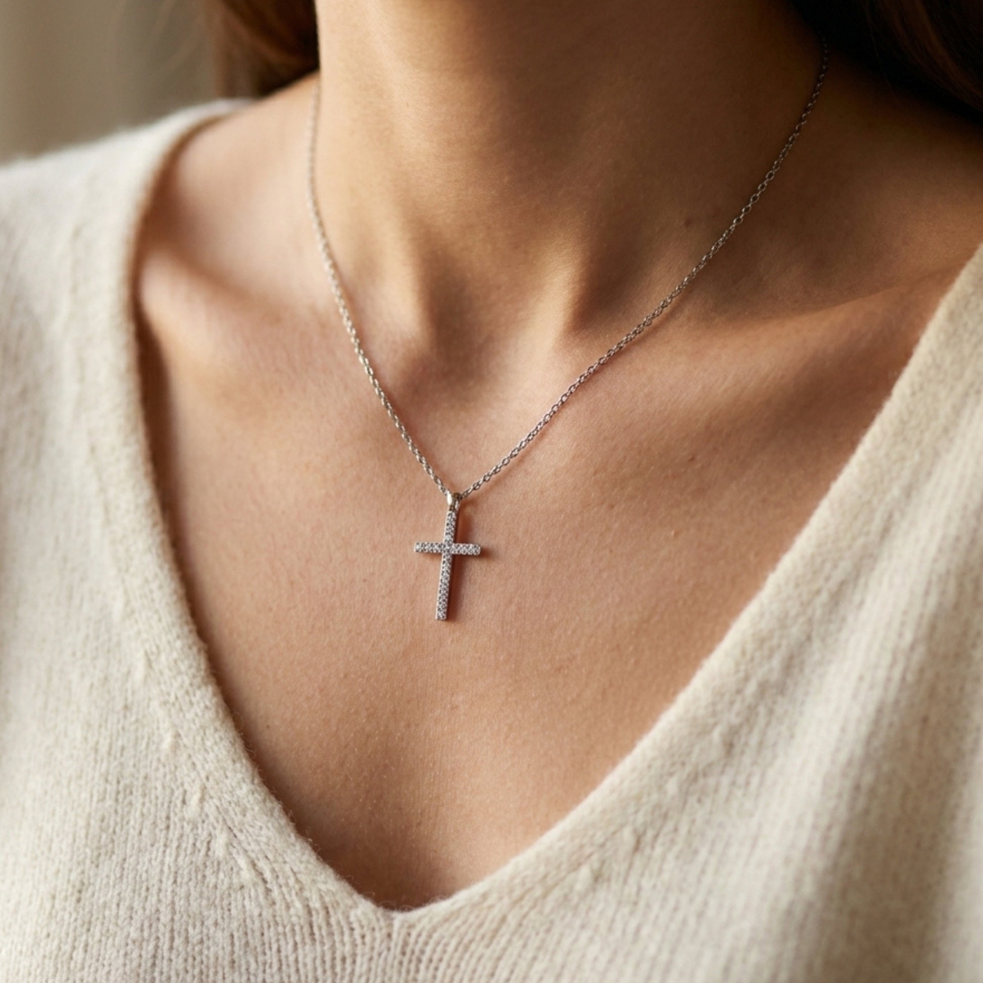 collana con croce minimal acciaio inox elegante
